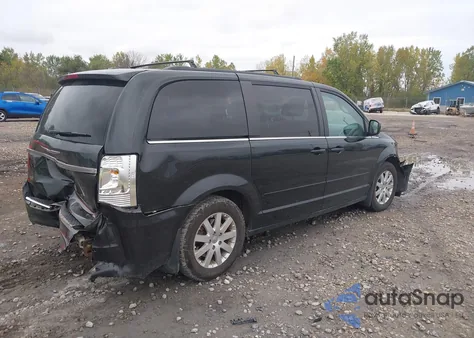 2015 Chrysler Town & Country Lx z USA, uszkodzony, nr VIN 2C4RC1AG5FR676264
